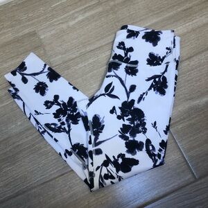 Women’s Apana Black & Purple Floral Leggings Size M